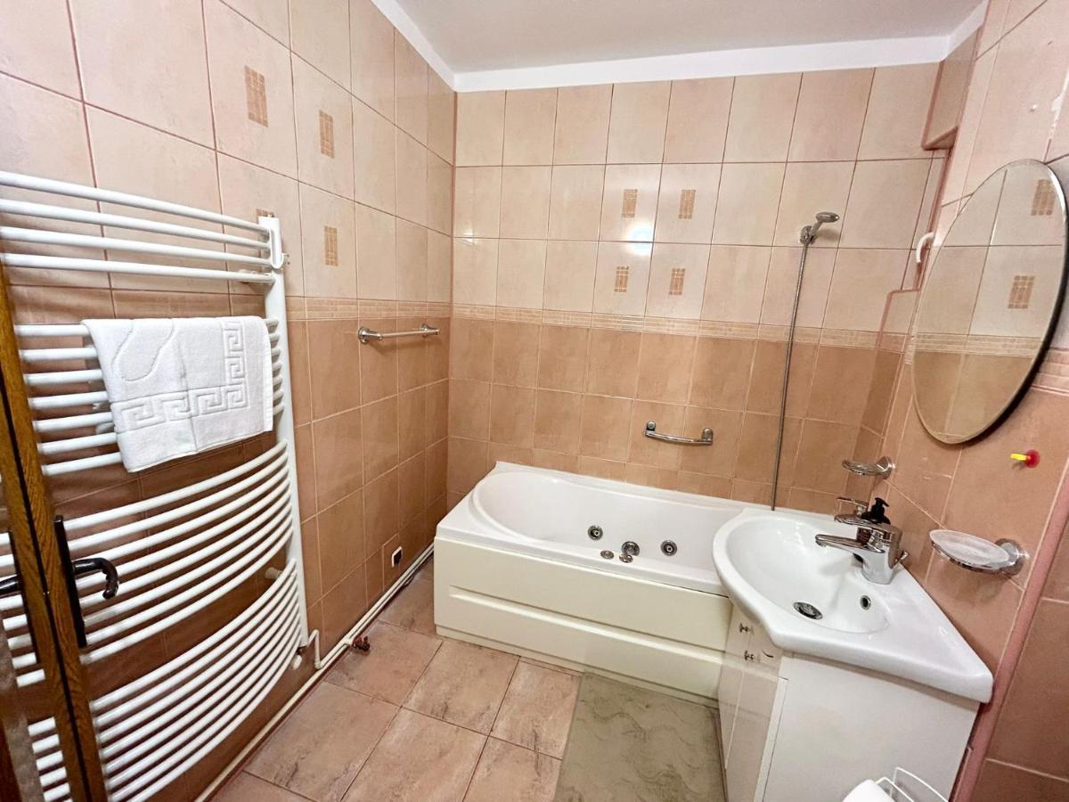 Jad - Familiy 4 Rooms Apartment - Near Forest - Racadau Braşov Esterno foto