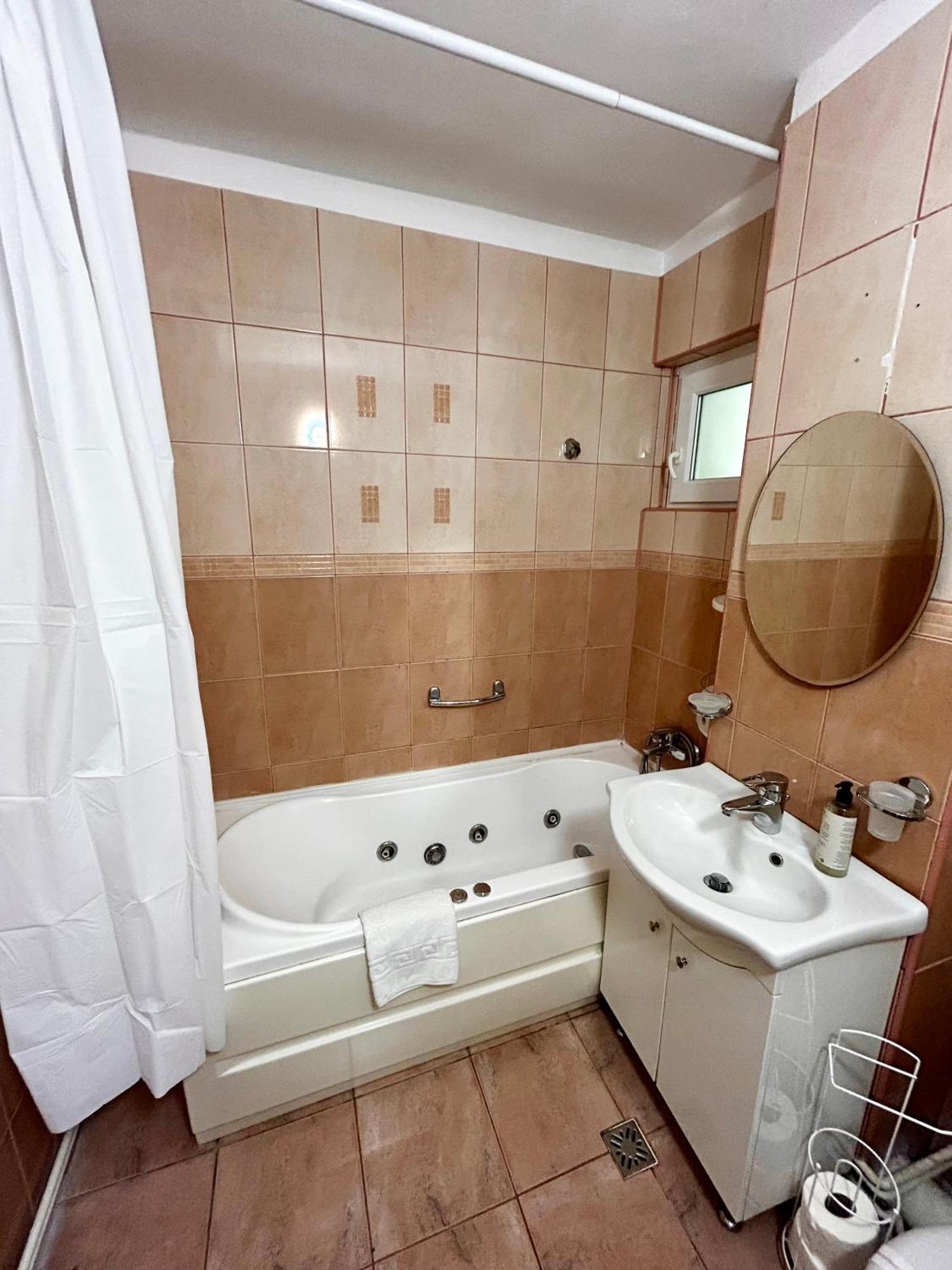 Jad - Familiy 4 Rooms Apartment - Near Forest - Racadau Braşov Esterno foto